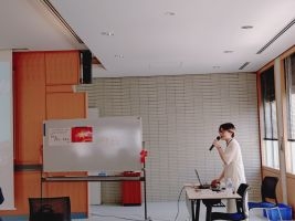講師