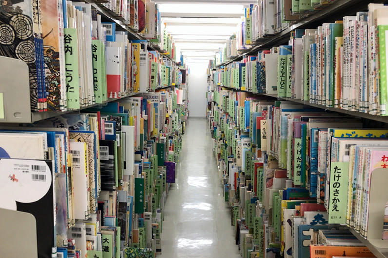 児童図書研究室準開架書庫の写真