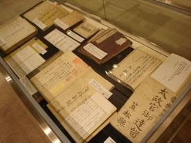 「明治期岐阜県庁」旧蔵図書展示写真